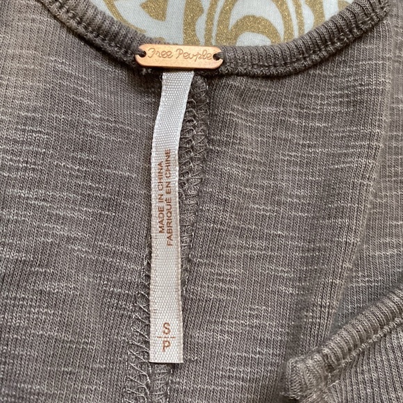 Free People Tank Top V Neck Top Sizes Small Color brown👍🏽 - Picture 4 of 9